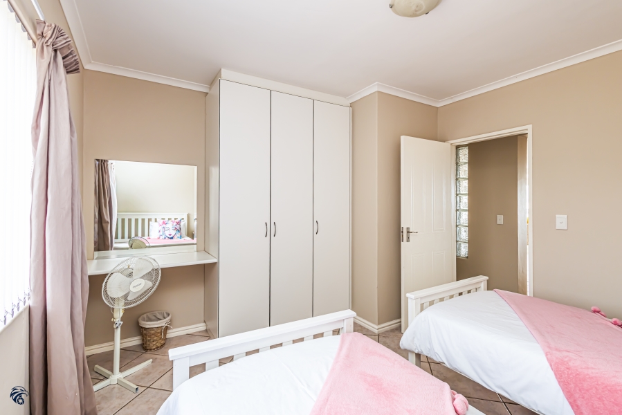 6 Bedroom Property for Sale in Middedorp Western Cape